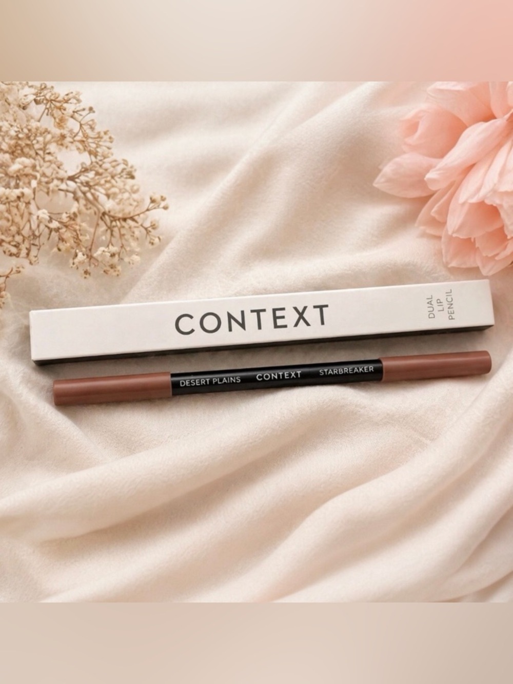 CONTEXT
Dual Lip Pencil in Desert Plains & Starbreaker